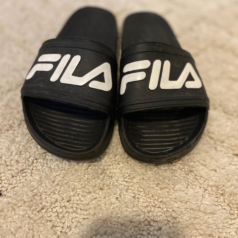 Fila slides
